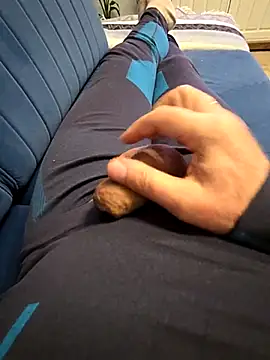 axecoman60 online show from November 2025 04:40:02 PM