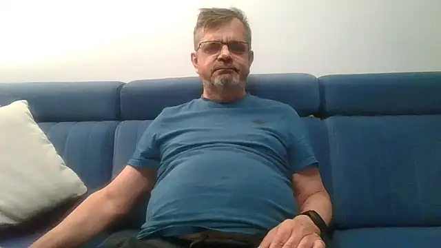 axecoman60 online show from April 2026 07:10:02 PM