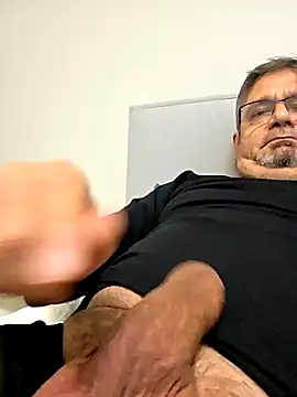 axecoman60 online show from December 2025 09:03:02 PM