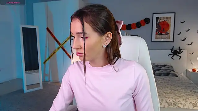 Bellla Haddid online show from October 2025 01:37:02 AM