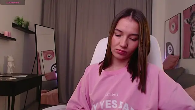 Bellla Haddid online show from November 2025 01:39:02 AM