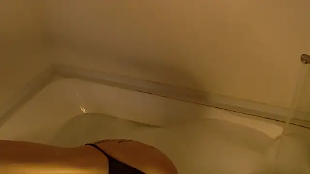 Bellla Haddid online show from March 2026 12:11:02 PM