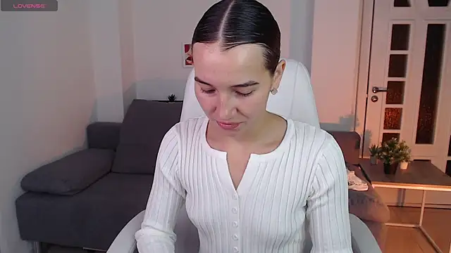 Snapshot of Bellla_Haddid chatting on October 2025 01:15:01 AM Bellla Haddid online show from October 2025 01:15:01 AM