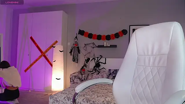 Bellla Haddid online show from October 2025 01:37:02 AM