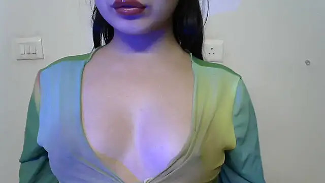 amrita2210 online show from February 2026 08:28:01 PM