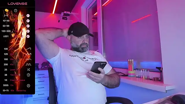 MAGABEAR077 online show from May 2026 05:38:01 PM
