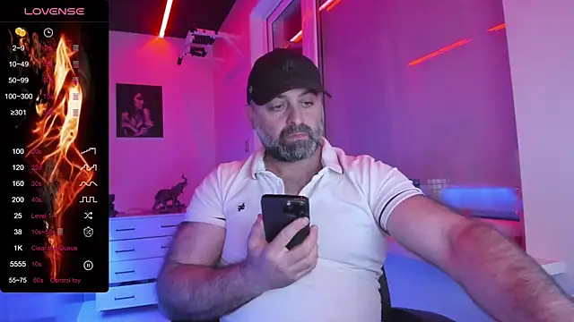 MAGABEAR077 online show from May 2026 08:37:02 PM