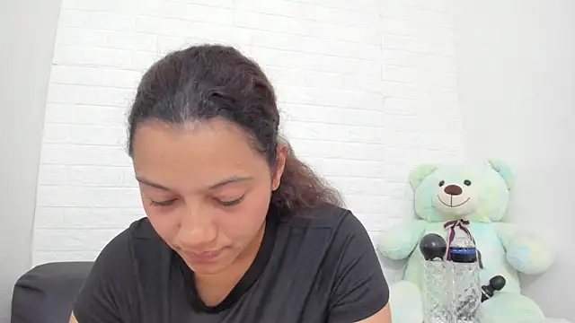 nathally roses online show from April 2026 08:59:02 PM
