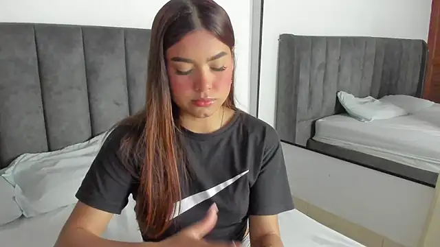 Rose Evans   online show from February 2025 01:13:02 PM