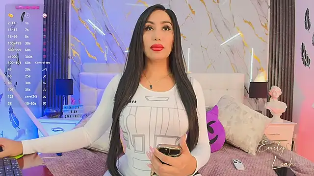 Snapshot of EmilyLeah_ chatting on May 2026 03:04:02 PM EmilyLeah online show from May 2026 03:04:02 PM
