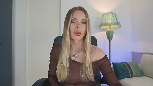 Snapshot of Yvonna_One chatting on June 2026 02:01:01 PM Yvonna One online show from June 2026 02:01:01 PM