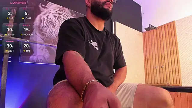 Snapshot of Luke__09 chatting on October 2025 11:20:01 AM Luke 09 online show from October 2025 11:20:01 AM