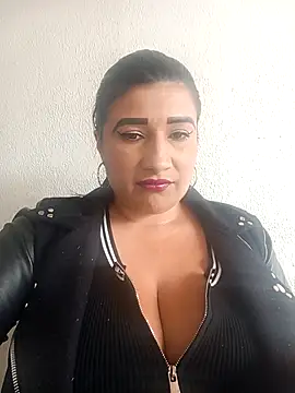 Hannahcandyy online show from April 2026 06:56:02 PM