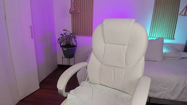 Kendall Bunnyy online show from November 2025 08:47:02 PM