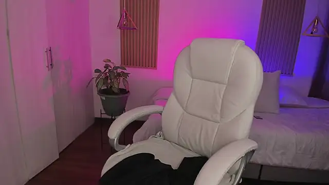 Kendall Bunnyy online show from November 2025 08:42:02 PM