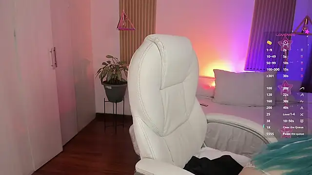 Kendall Bunnyy online show from November 2025 08:23:01 PM