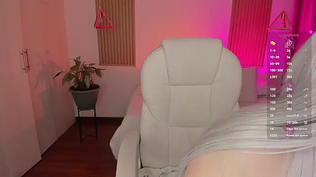 Kendall Bunnyy online show from October 2025 08:21:02 PM