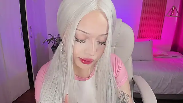 Kendall Bunnyy online show from December 2025 06:57:02 PM