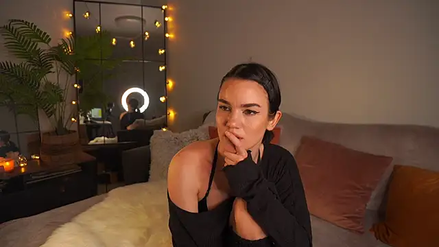 Heidi11 online show from October 2025 07:49:02 PM