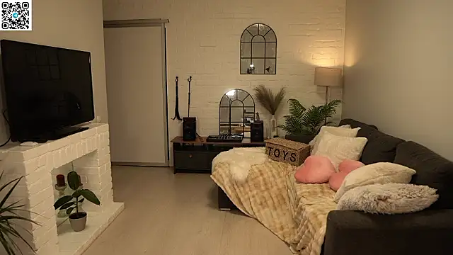 Snapshot of Heidi11 chatting on February 2026 06:07:01 PM Heidi11 online show from February 2026 06:07:01 PM