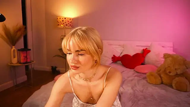 Snapshot of Heidi11 chatting on February 2026 06:46:01 PM Heidi11 online show from February 2026 06:46:01 PM