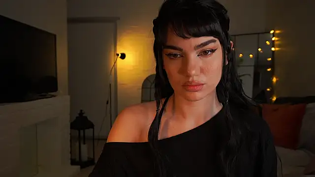 Heidi11 online show from October 2025 06:31:01 PM