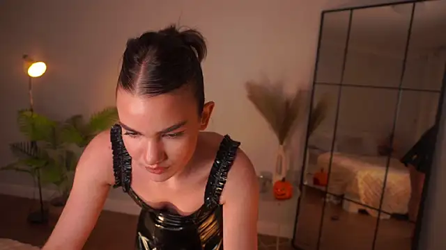 Heidi11 online show from October 2025 09:15:02 PM