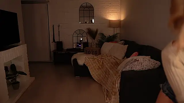 Snapshot of Heidi11 chatting on March 2026 05:31:02 PM Heidi11 online show from March 2026 05:31:02 PM