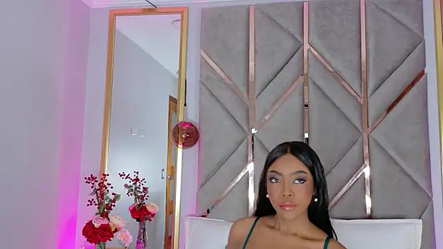 Lola King online show from December 2025 01:00:01 AM