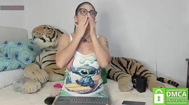 Snapshot of micaelajones chatting on January 2025 04:28:02 PM micaelajones online show from January 2025 04:28:02 PM