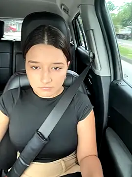 littlemelodi18 online show from October 2025 05:46:01 PM