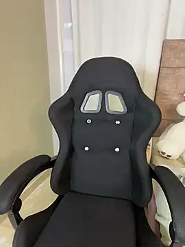 littlemelodi18 online show from February 2026 11:05:02 PM