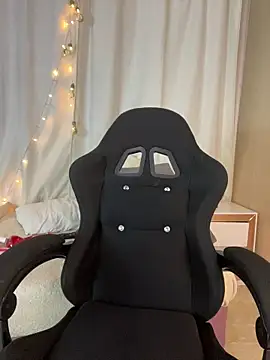 littlemelodi18 online show from February 2026 12:34:02 AM