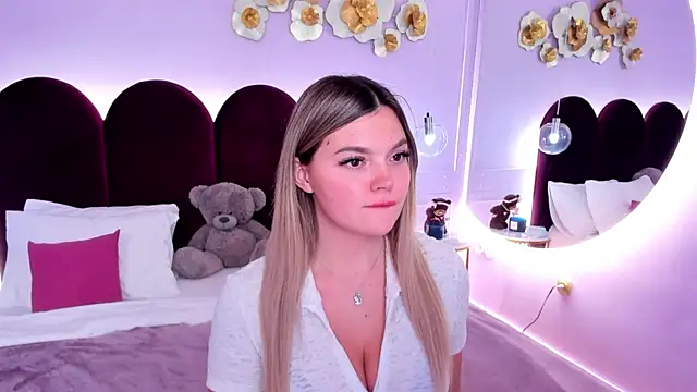 ZaraBloom online show from December 2025 03:27:02 PM