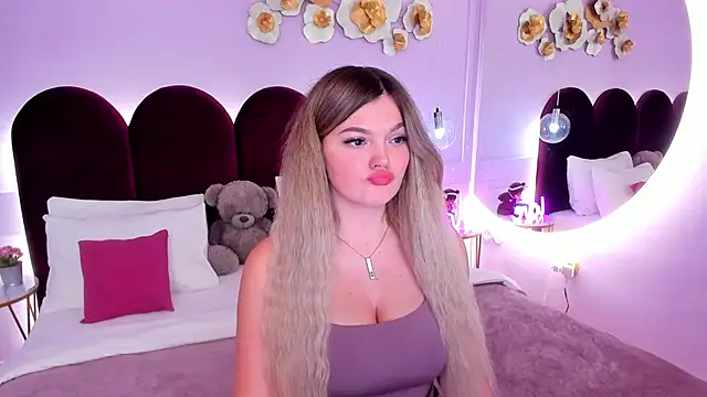 ZaraBloom online show from February 2026 03:20:01 PM