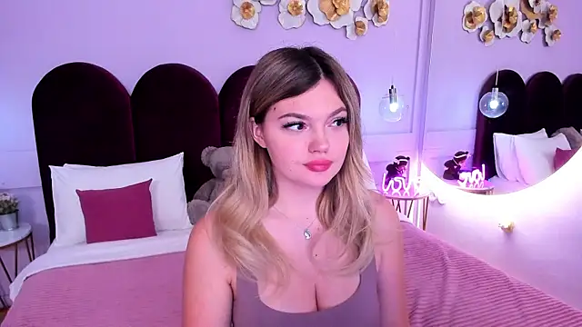 ZaraBloom online show from January 2026 03:27:01 PM