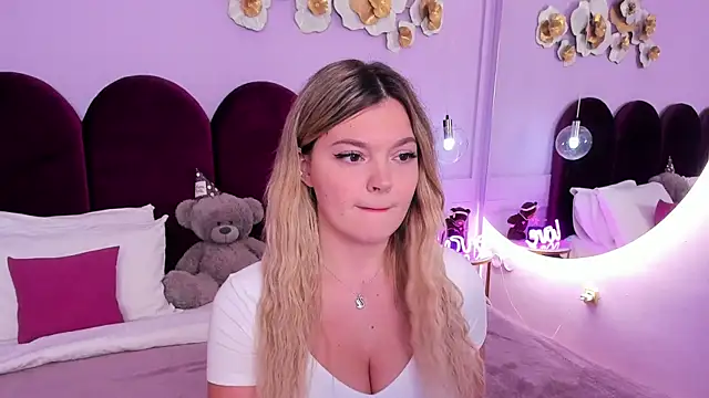 ZaraBloom online show from December 2025 03:32:02 PM