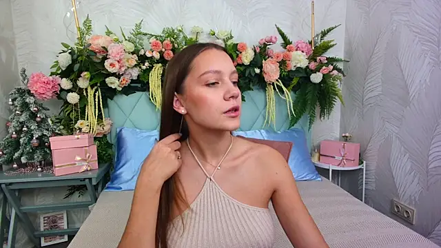 AliceBrayan online show from December 2025 05:05:01 PM