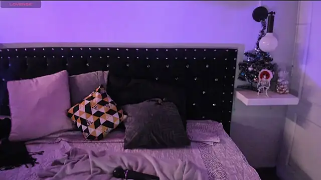 Snapshot of Ghosty_Doll chatting on December 2025 01:17:02 PM Ghosty Doll online show from December 2025 01:17:02 PM