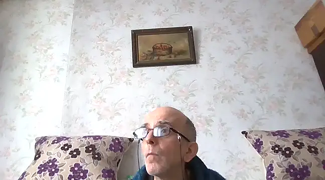 Snapshot of mariusica1@xh chatting on March 2025 11:43:01 AM mariusica1xh online show from March 2025 11:43:01 AM