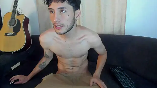 Snapshot of Henrikk_senn chatting on November 2025 03:26:02 PM Henrikk senn online show from November 2025 03:26:02 PM