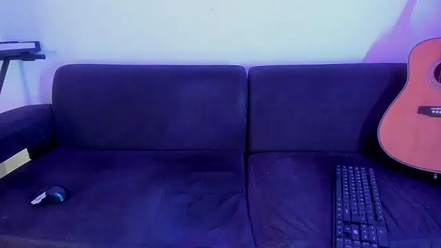 Snapshot of Henrikk_senn chatting on November 2025 03:17:01 AM Henrikk senn online show from November 2025 03:17:01 AM