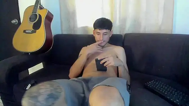 Snapshot of Henrikk_senn chatting on October 2025 03:01:02 PM Henrikk senn online show from October 2025 03:01:02 PM