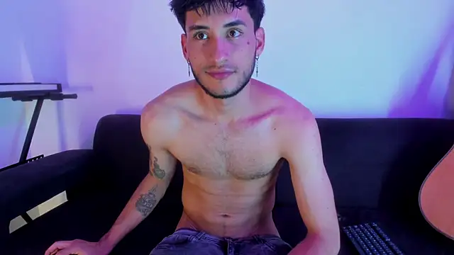 Snapshot of Henrikk_senn chatting on November 2025 09:59:01 PM Henrikk senn online show from November 2025 09:59:01 PM