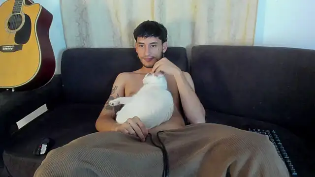 Snapshot of Henrikk_senn chatting on November 2025 01:20:01 AM Henrikk senn online show from November 2025 01:20:01 AM