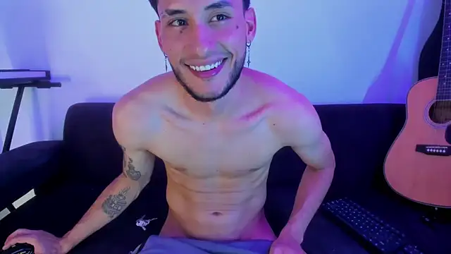 Snapshot of Henrikk_senn chatting on December 2025 08:21:01 PM Henrikk senn online show from December 2025 08:21:01 PM