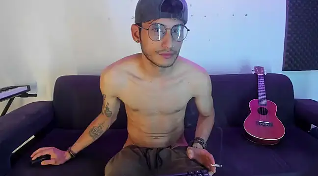 Snapshot of Henrikk_senn chatting on December 2024 11:51:01 AM Henrikk senn online show from December 2024 11:51:01 AM
