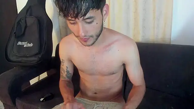 Snapshot of Henrikk_senn chatting on October 2025 09:49:02 PM Henrikk senn online show from October 2025 09:49:02 PM