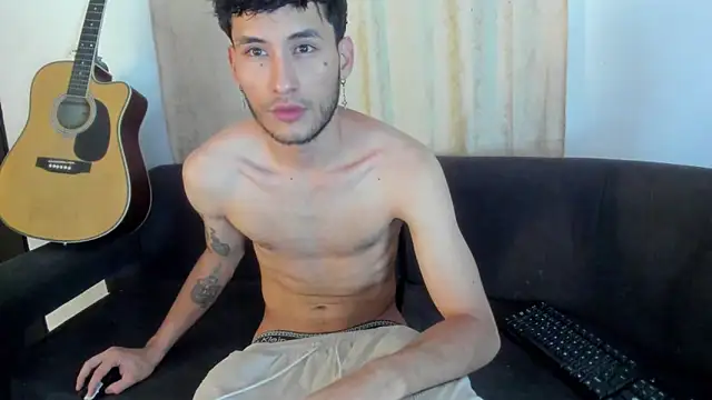 Snapshot of Henrikk_senn chatting on November 2025 09:03:02 AM Henrikk senn online show from November 2025 09:03:02 AM