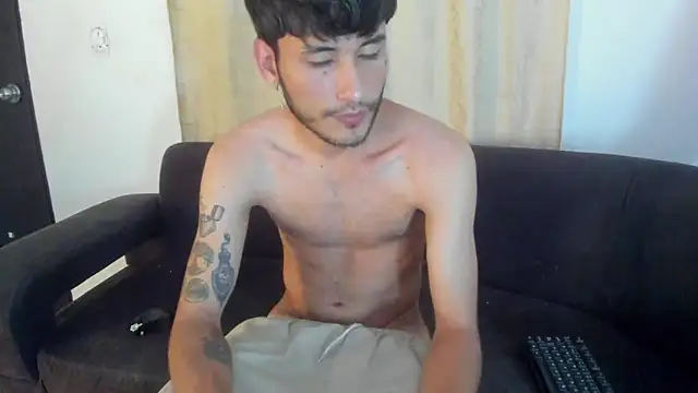 Snapshot of Henrikk_senn chatting on October 2025 11:06:02 PM Henrikk senn online show from October 2025 11:06:02 PM